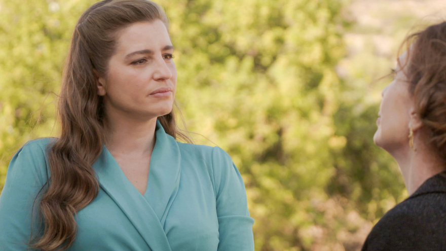 Άγριες Μέλισσες: Η Μυρσίνη φτάνει απρόσκλητη στη γιορτή του Σέργιου - Δείτε φωτογραφίες