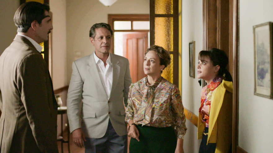 Άγριες Μέλισσες: Η Μυρσίνη φτάνει απρόσκλητη στη γιορτή του Σέργιου - Δείτε φωτογραφίες