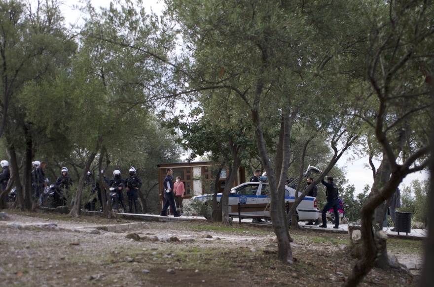 Από το Θιβέτ και το Χονγκ Κονγκ οι ακτιβιστές που κρέμασαν πανό κατά της Κίνας στην Ακρόπολη