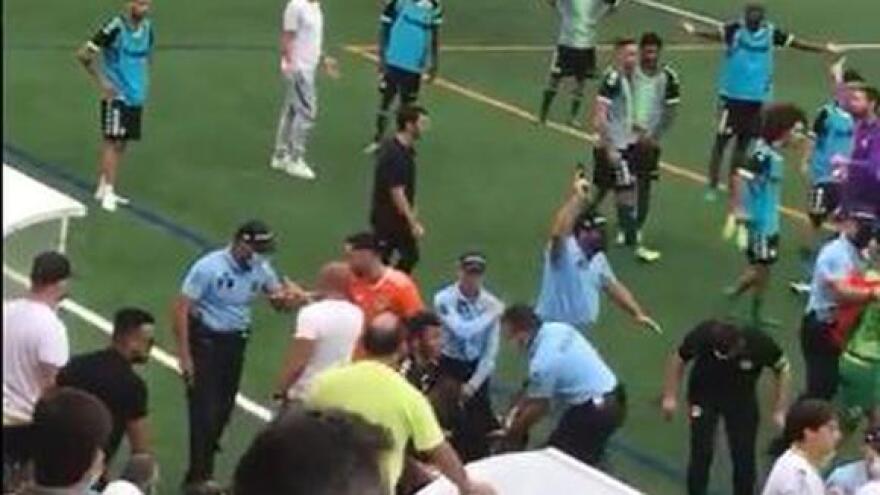 Πυροβολισμοί από αστυνομικό σε επεισόδια εντός γηπέδου στην Πορτογαλία! - Δείτε βίντεο