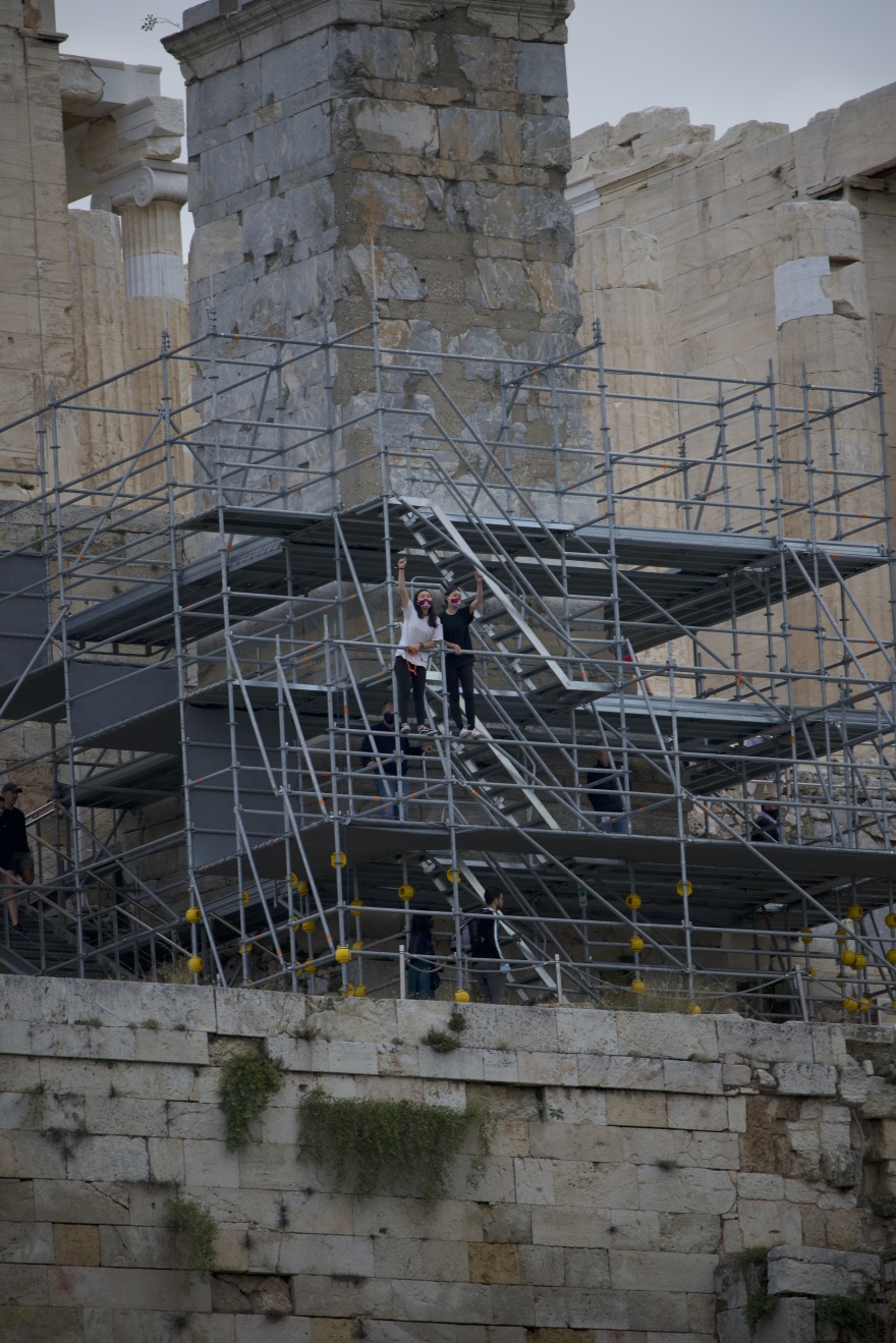 Από το Θιβέτ και το Χονγκ Κονγκ οι ακτιβιστές που κρέμασαν πανό κατά της Κίνας στην Ακρόπολη