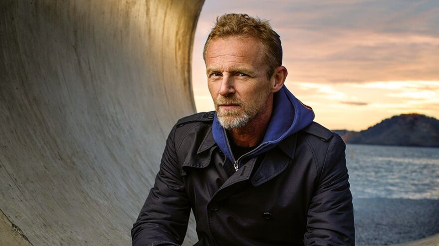 Τζο Νέσμπο: Ο «άρχοντας της ζήλιας» ζει στην Κάλυμνο