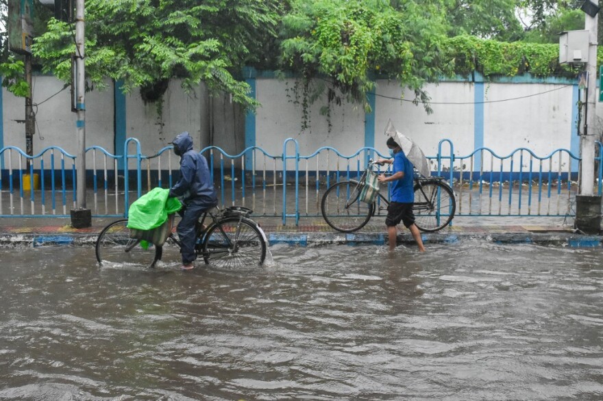 Ξεπέρασαν τους 40 οι νεκροί από τις πλημμύρες στην Ινδία - Πέντε μέλη οικογένειας θάφτηκαν κάτω από τόνους λάσπης