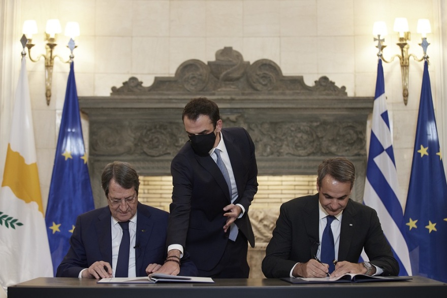 Ο Μητσοτάκης ενημέρωσε τον Αναστασιάδη για τις συμφωνίες με ΗΠΑ - Γαλλία: «Αμέριστη στήριξη στην Κύπρο»