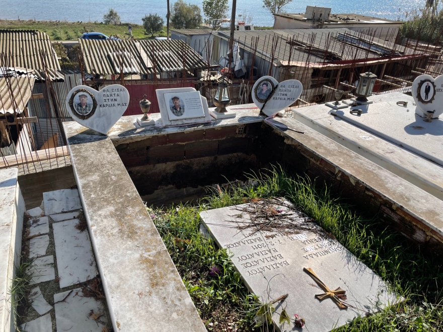 Κακοκαιρία «Μπάλλος»: Καταστράφηκε μέρος του νεκροταφείου στο Ληξούρι - Αγανακτισμένοι οι κάτοικοι με τον δήμο 