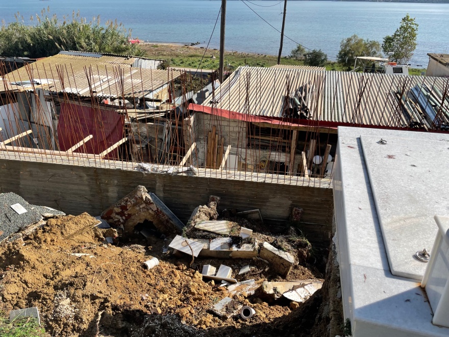 Κακοκαιρία «Μπάλλος»: Καταστράφηκε μέρος του νεκροταφείου στο Ληξούρι - Αγανακτισμένοι οι κάτοικοι με τον δήμο 