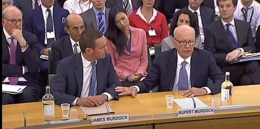 «Succession»: Σεξ, τηλεοπτικά σκάνδαλα και χλιδή - Είναι η σειρά εμπνευσμένη από τη ζωή των Μέρντοχ;