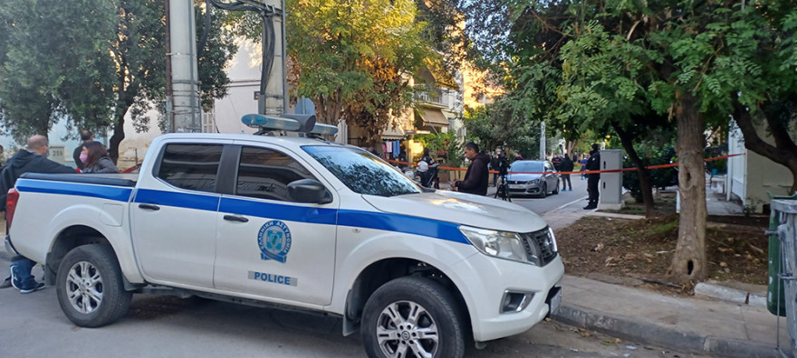 Άγριο έγκλημα στο Αιγάλεω: Οι Αρχές αναζητούν τον γιο για τη δολοφονία της 55χρονης