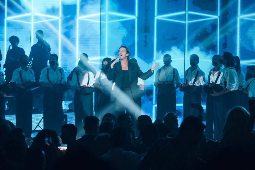 Νίκος Οικονομόπουλος: Επέστρεψε στη νυχτερινή ζωή της Αθήνας