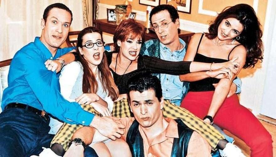 Ελληνική τηλεόραση: Οι 50 καλύτερες σειρές (και άλλες που δεν θέλουμε να θυμόμαστε)