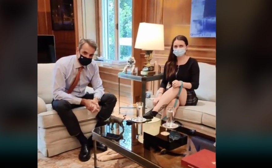 Άννα Μπαλάν: Η ιστορία της ζωής της τυφλής Tik Toker και η συνάντησή της με τον Μητσοτάκη