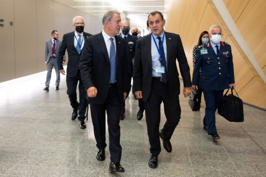 «Ξαφνική» συνάντηση Παναγιωτόπουλου - Ακάρ: Σεβασμό των κυριαρχικών δικαιωμάτων της χώρας μας ζήτησε ο υπουργός Εθνικής Άμυνας