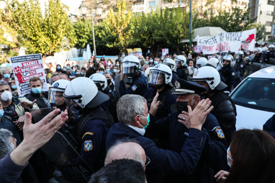 Ένταση στην πορεία της ΠΟΕΔΗΝ στο κέντρο της Αθήνας