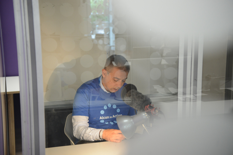 ΜΚΟ «Διαβάζω για τους Άλλους»: 43 εθελοντές ηχογράφησαν βιβλία για ανθρώπους με προβλήματα όρασης