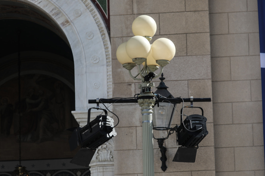 Πυρετώδεις προετοιμασίες στη Μητρόπολη για τον γάμο του Φίλιππου Γλύξμπουργκ με τη Νίνα Φλορ 