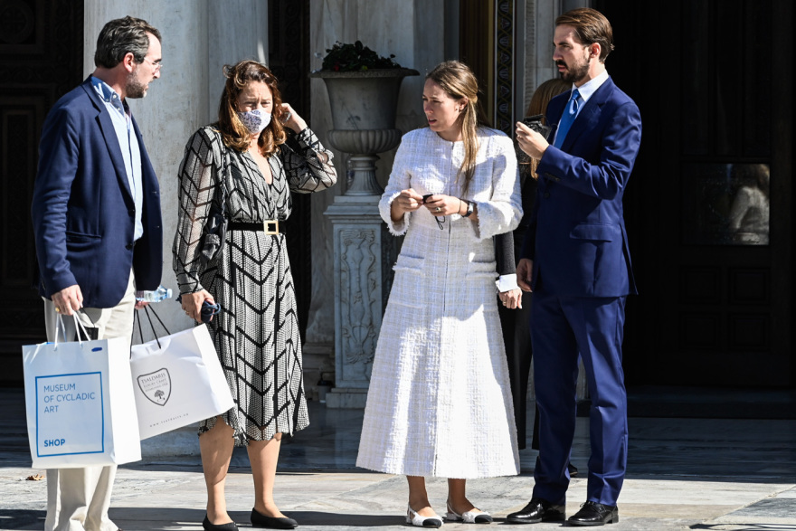 Πυρετώδεις προετοιμασίες στη Μητρόπολη για τον γάμο του Φίλιππου Γλύξμπουργκ με τη Νίνα Φλορ 