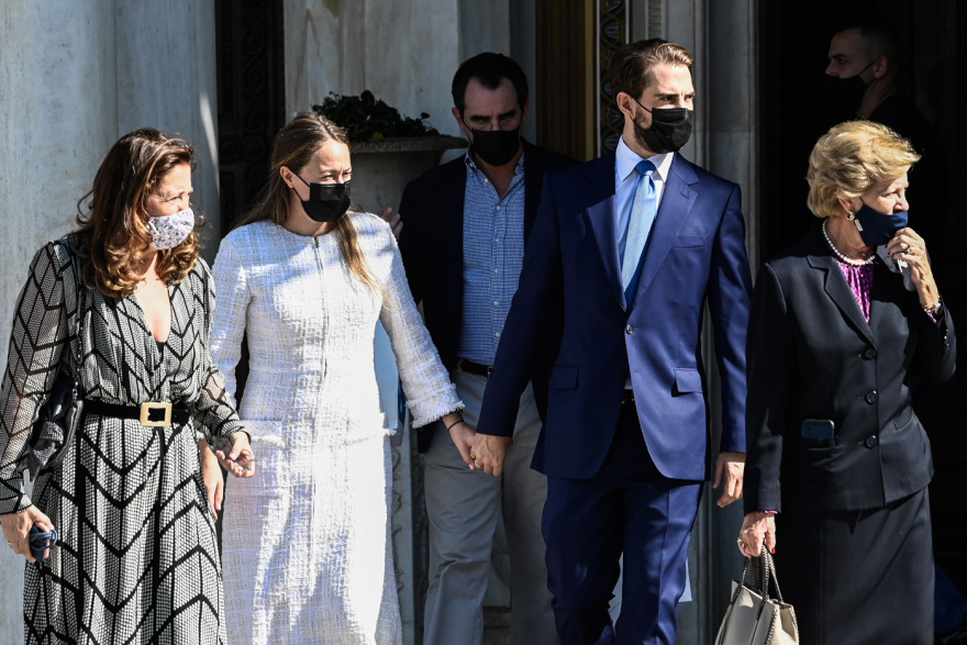 Πυρετώδεις προετοιμασίες στη Μητρόπολη για τον γάμο του Φίλιππου Γλύξμπουργκ με τη Νίνα Φλορ 