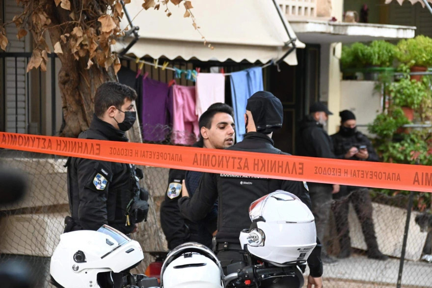 Άγριο έγκλημα στο Αιγάλεω: Παραδόθηκε και ομολόγησε ο άνδρας που κατακρεούργησε την μητέρα του