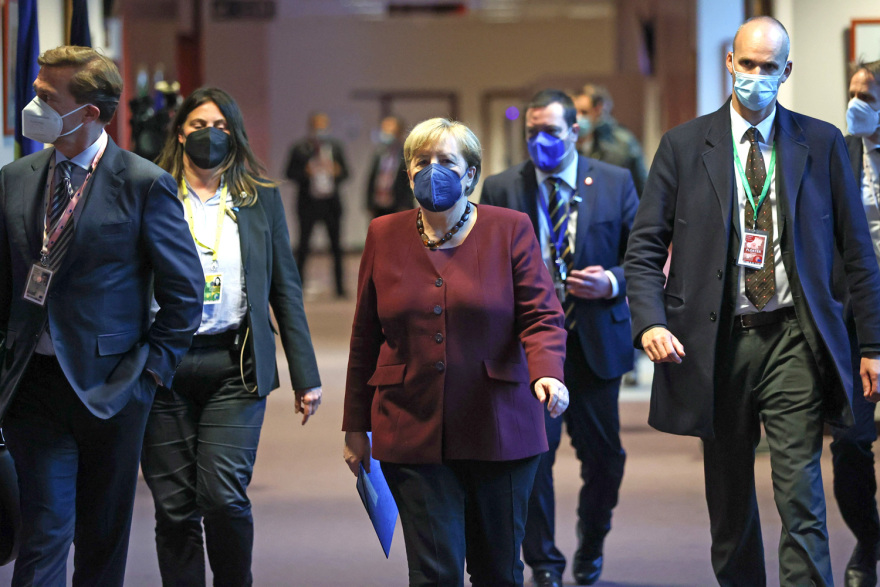 Η Μέρκελ φεύγει, τα «αγκάθια» μένουν: «Άλυτα προβλήματα» για την ΕΕ το μεταναστευτικό και το κράτος Δικαίου, λέει η καγκελάριος