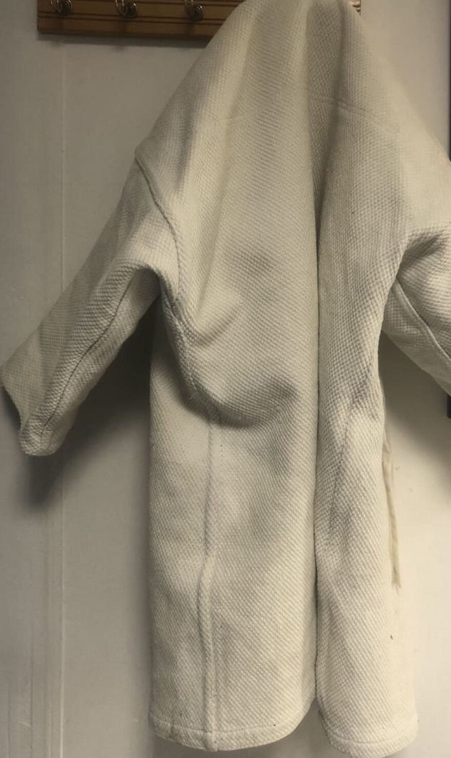 «Σαμουράι» Νέας Ερυθραίας: Πυροβολούσε στην ταράτσα, επιδείκνυε τα σπαθιά του και κακοποιούσε τη μητέρα του