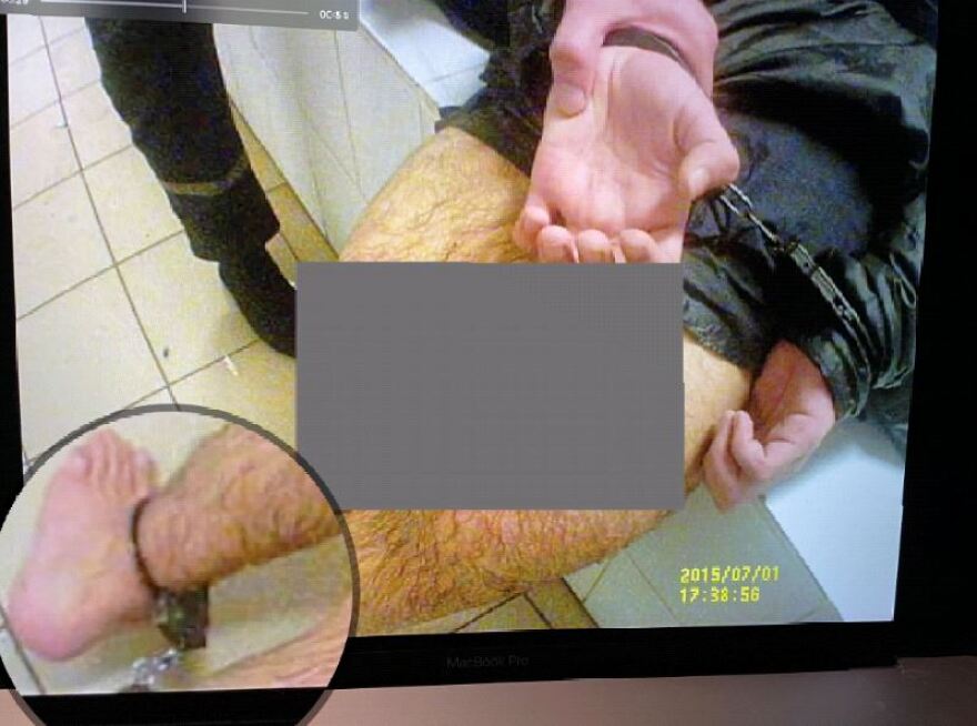 Ρωσία: Στη λίστα καταζητούμενων ο 31χρονος που διέρρευσε τα βίντεο με τα βασανιστήρια στις φυλακές - Προσοχή σκληρές εικόνες