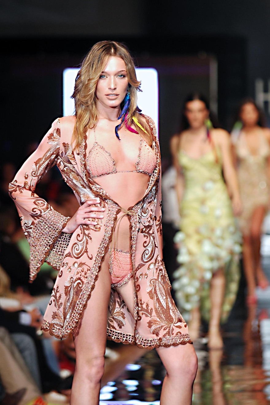 Τα σημερινά μοντέλα «τρώνε τη σκόνη» των μοντέλων των 90s 