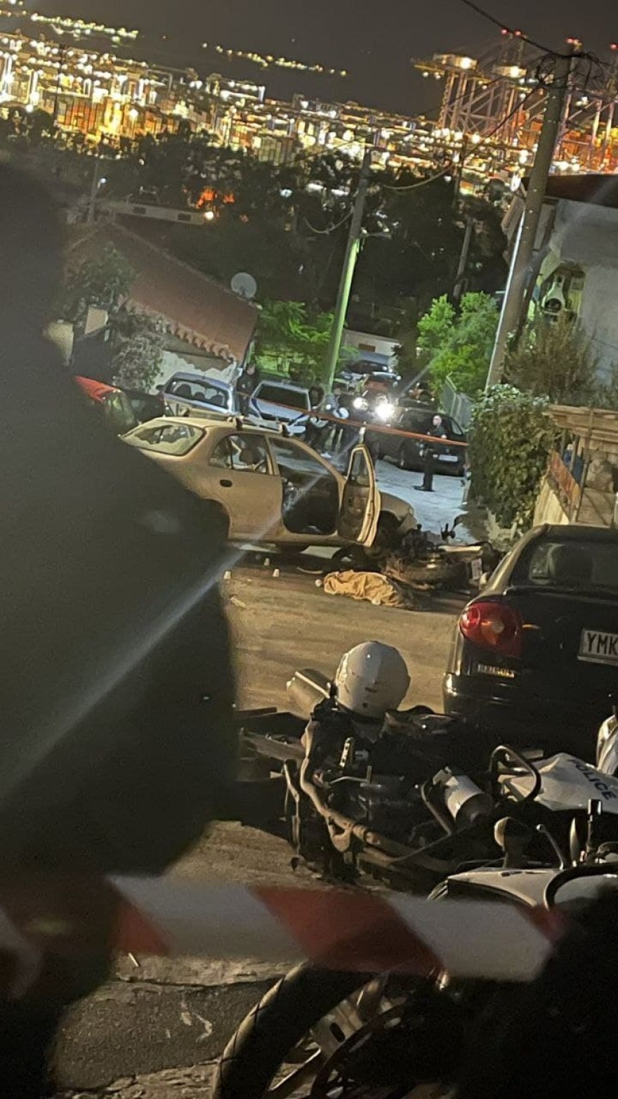 Ένας νεκρός και επτά τραυματίες ο απολογισμός της καταδίωξης στο Πέραμα - Έξι αστυνομικοί ανάμεσά τους