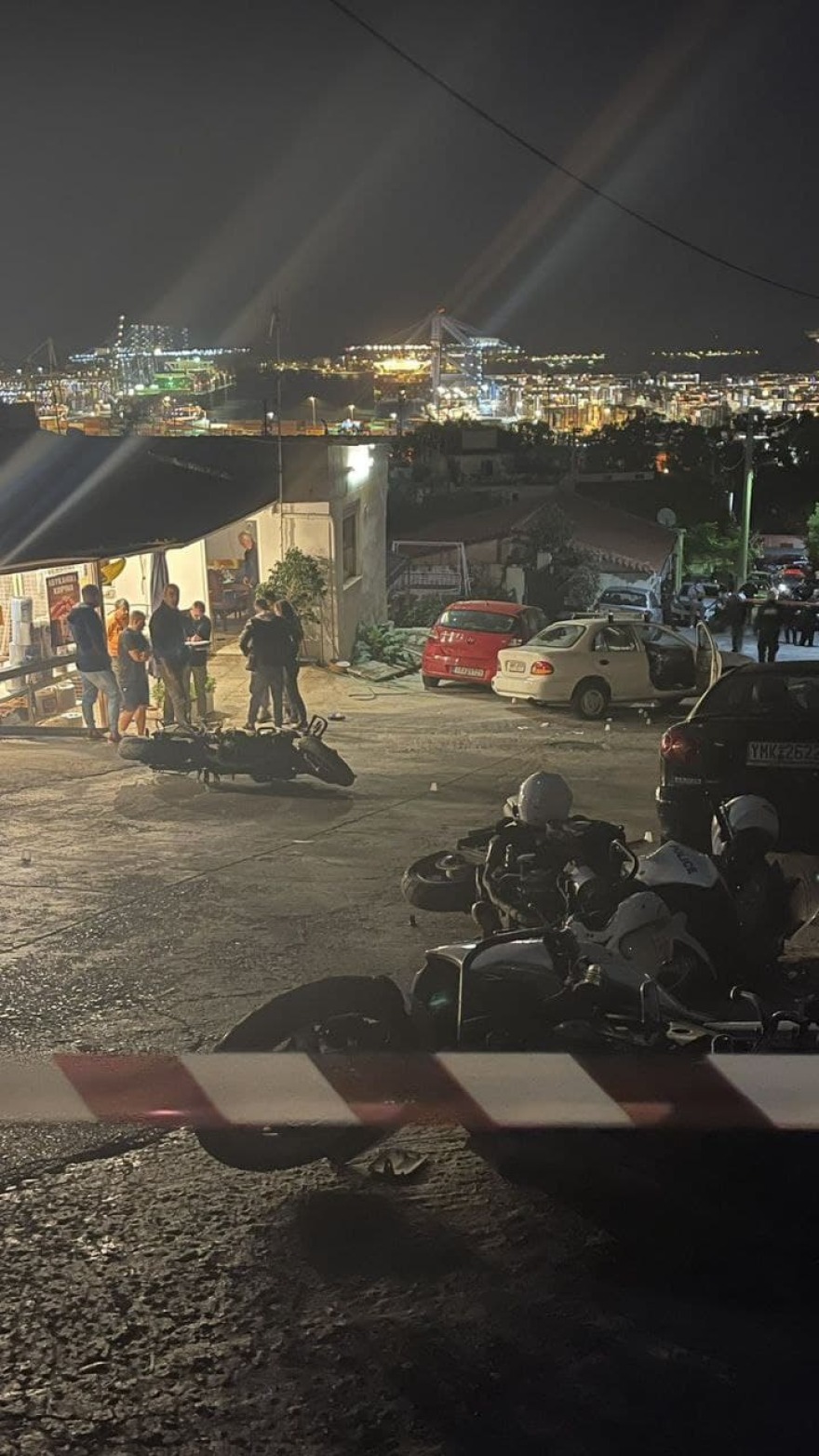 Ένας νεκρός και επτά τραυματίες ο απολογισμός της καταδίωξης στο Πέραμα - Έξι αστυνομικοί ανάμεσά τους