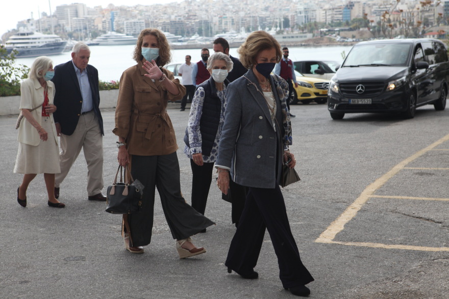 Γάμος Φίλιππου Γλύξμπουργκ - Νίνας Φλορ: Γεύμα στον Ναυτικό Όμιλο Πειραιά για τους προσκεκλημένους