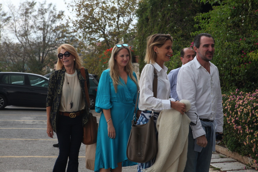 Γάμος Φίλιππου Γλύξμπουργκ - Νίνας Φλορ: Γεύμα στον Ναυτικό Όμιλο Πειραιά για τους προσκεκλημένους