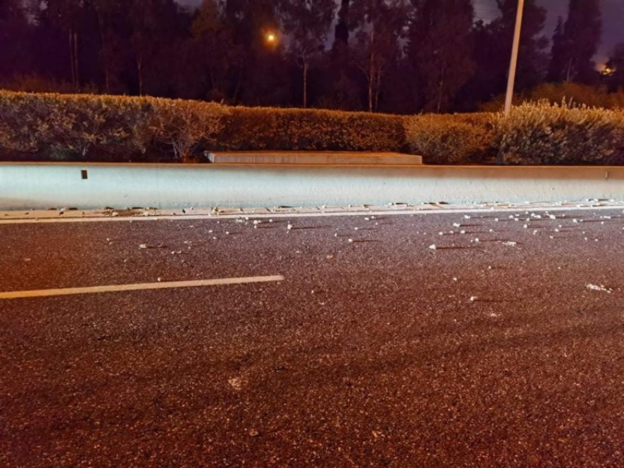 Επεισόδια με Ρομά στοv Ασπρόπυργο  -  Έκλεισαν την Αττική Οδό - Πετρόπολεμος με την ΕΛ.ΑΣ