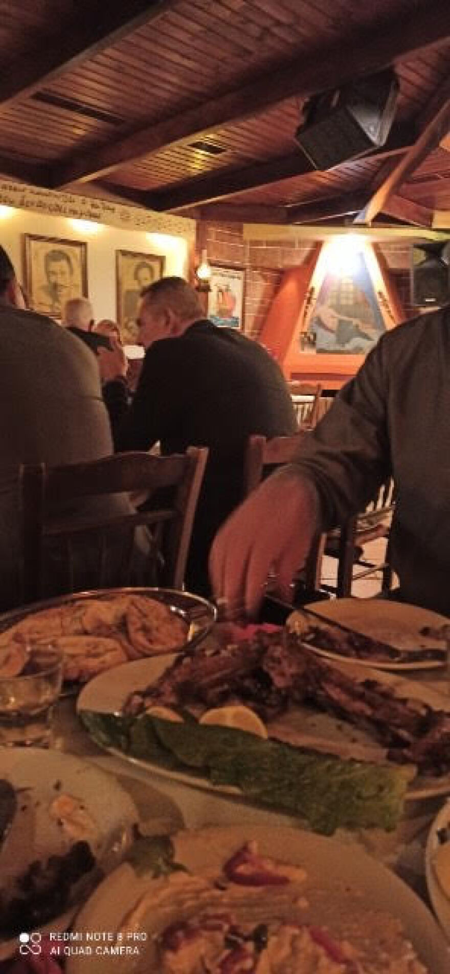 Φωτογραφίες: Ο Πάνος Καμμένος ενώ τραγουδάει και χορεύει «Με προδώσαν οι φίλοι μου»