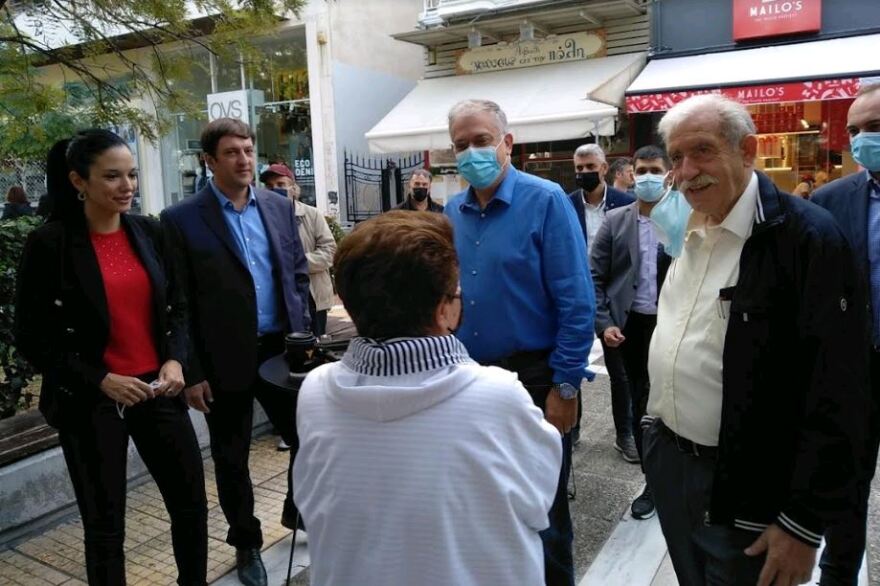 Εσωκομματικές εκλογές ΝΔ: Στη Νέα Σμύρνη ψήφισε ο Τάκης Θεοδωρικάκος