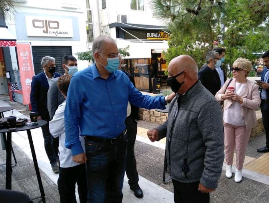 Εσωκομματικές εκλογές ΝΔ: Στη Νέα Σμύρνη ψήφισε ο Τάκης Θεοδωρικάκος