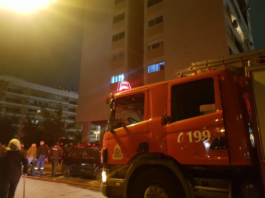 Φωτιά σε πολυκατοικία στο Περιστέρι