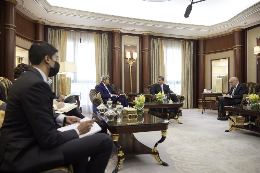 Συνάντηση Μητσοτάκη - Κέρι στο Ριάντ: Επί τάπητος η ενεργειακή συμφωνία με την Αίγυπτο