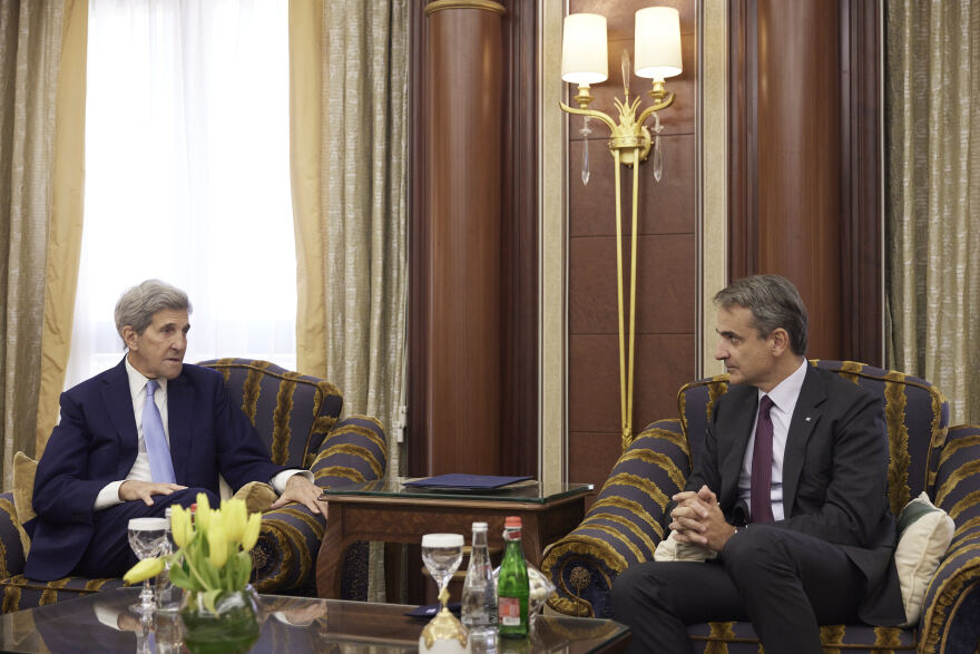 Συνάντηση Μητσοτάκη - Κέρι στο Ριάντ: Επί τάπητος η ενεργειακή συμφωνία με την Αίγυπτο