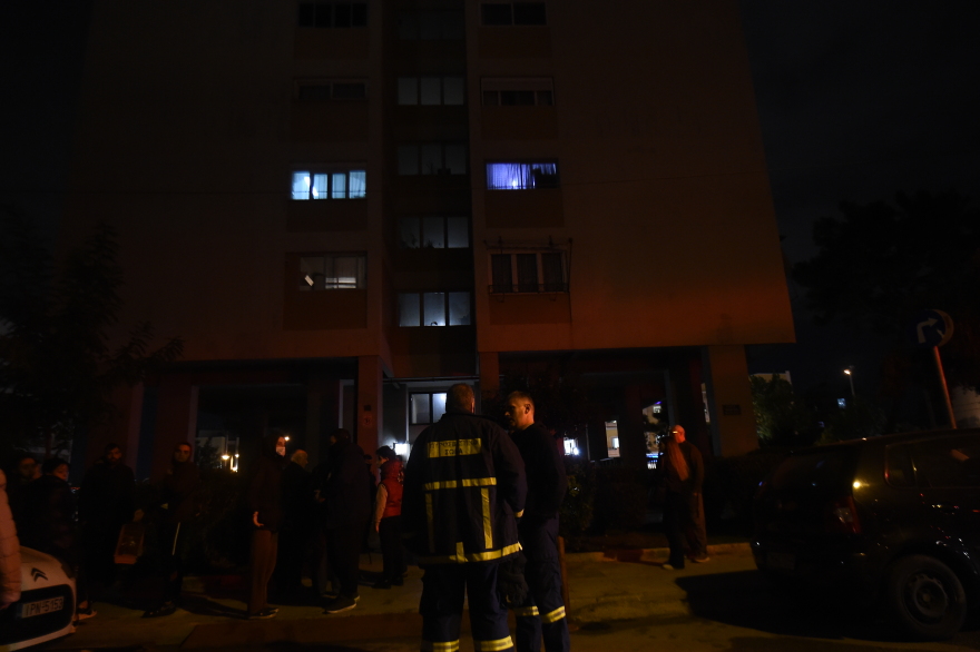 Φωτιά σε πολυκατοικία στο Περιστέρι