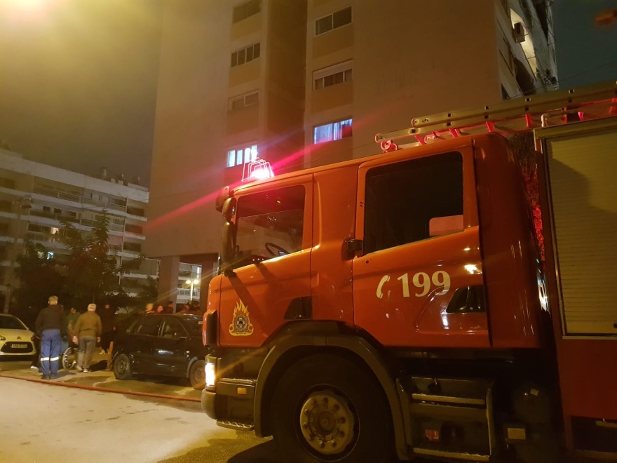 Φωτιά σε πολυκατοικία στο Περιστέρι