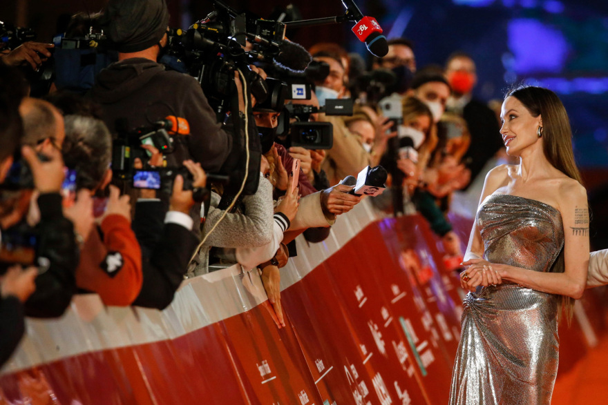 Αντζελίνα Τζολί: Κορμί σαν άγαλμα - Φωτογραφίες