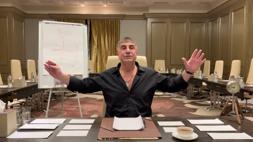 Ροζ βίντεο στα κατεχόμενα: Πώς ο μαφιόζος γελοιοποίησε τα «τσιράκια του Ερντογάν»