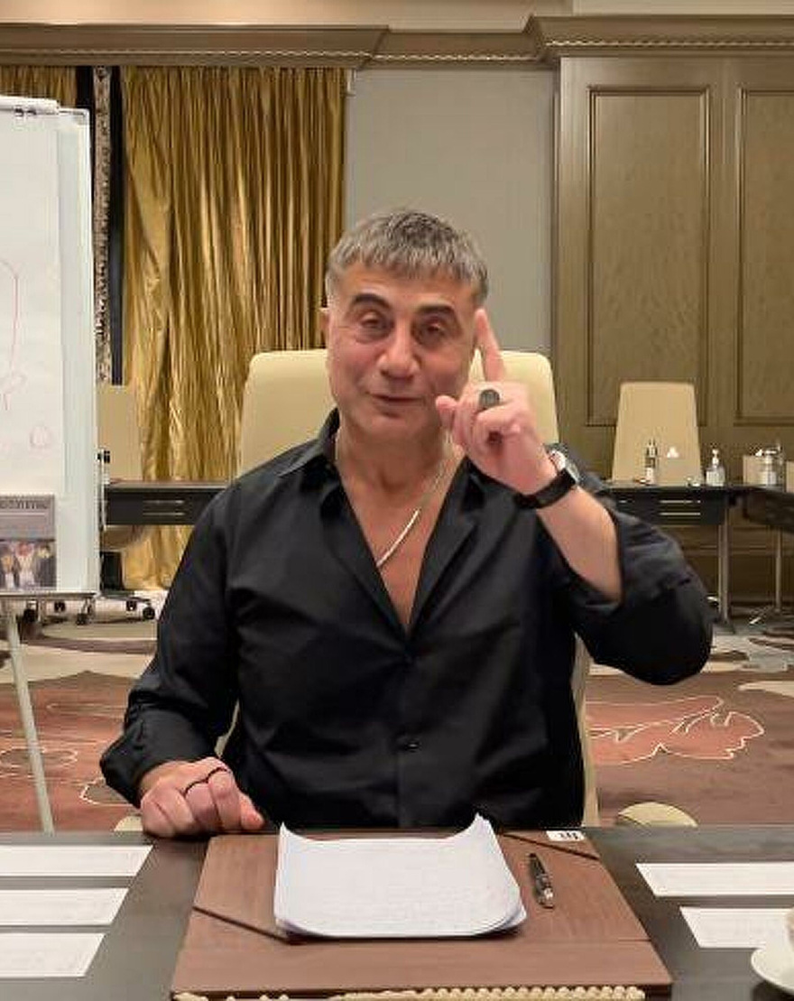 Ροζ βίντεο στα κατεχόμενα: Πώς ο μαφιόζος γελοιοποίησε τα «τσιράκια του Ερντογάν»