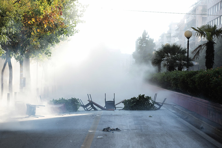 Επεισόδια σε Εξάρχεια και ΑΣΟΕΕ- Τρεις τραυματίες αστυνομικοί και πέντε προσαγωγές 