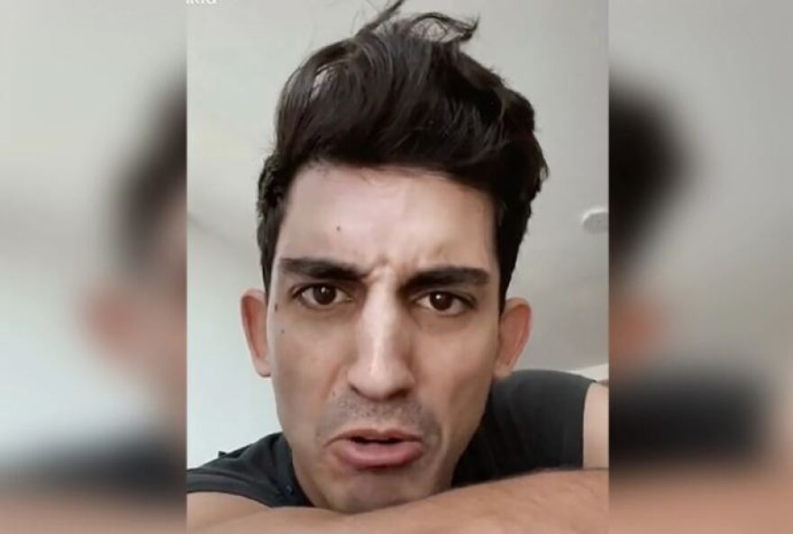 Σταρ του Tik Tok χάκαρε το iPad της 5χρονης κόρης του πριν σκοτώσει την εν διαστάσει γυναίκα του και τον σύντροφό της