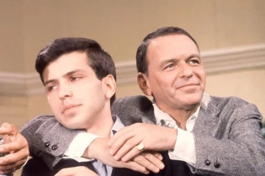 Φρανκ Σινάτρα: Η απίθανη ιστορία πίσω από την απαγωγή-κωμωδία του γιου του