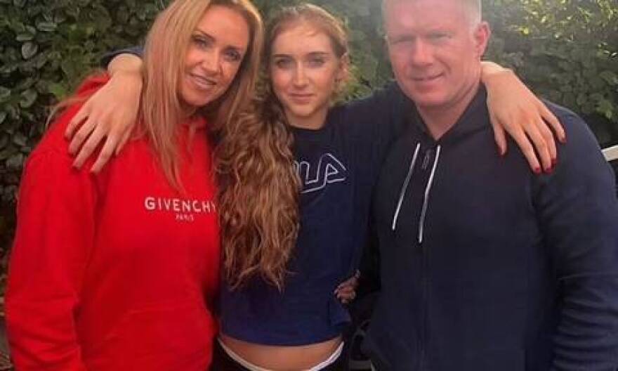 Σάλος με το «αηδιαστικό» βίντεο του Πολ Σκόουλς και τα... πόδια της κόρης του