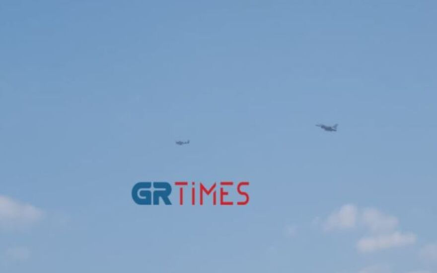 Spitfire και F-16 πετούν μαζί πάνω από τη Θεσσαλονίκη - Δείτε βίντεο και φωτογραφίες