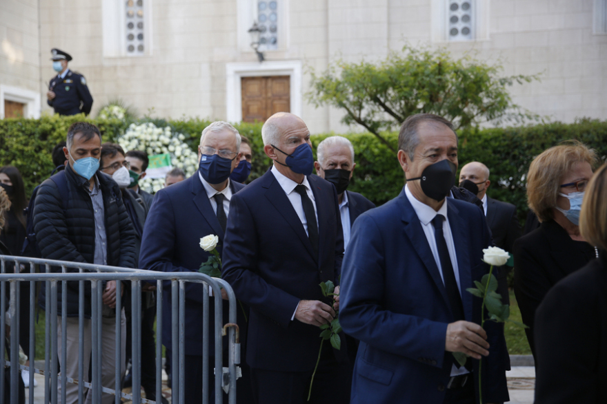 Φώφη Γεννηματά: Σύσσωμη η ΚΟ του ΚΙΝΑΛ στο λαϊκό προσκύνημα της σορού