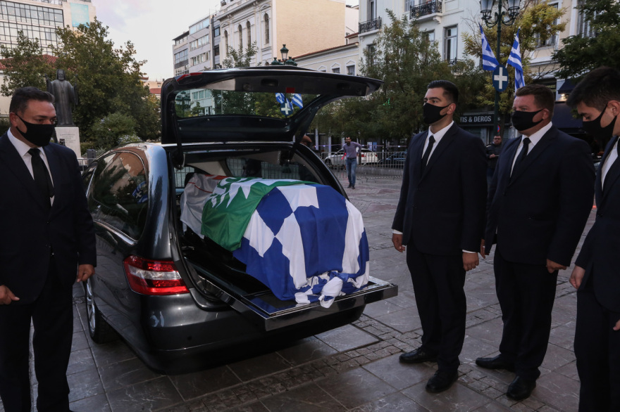 «Αθάνατη» - Όλη η Ελλάδα αποχαιρέτησε με χειροκροτήματα τη Φώφη Γεννηματά