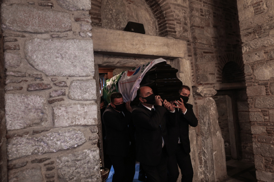 «Αθάνατη» - Όλη η Ελλάδα αποχαιρέτησε με χειροκροτήματα τη Φώφη Γεννηματά